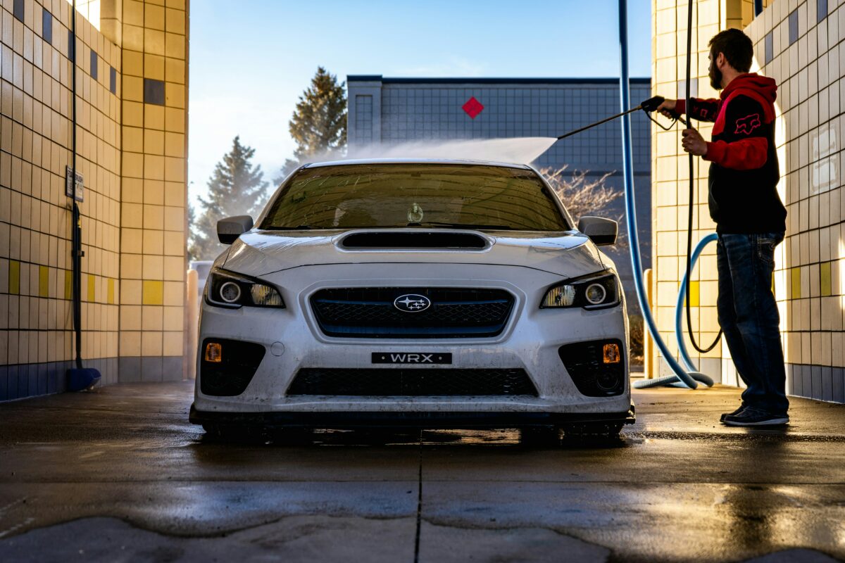 Besonderheiten beim Reinigen eines E-Autos